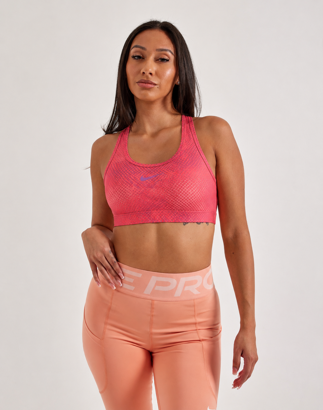 Top Nike Dri-Fit sportbra swoosh lila diseños 'Damasco'