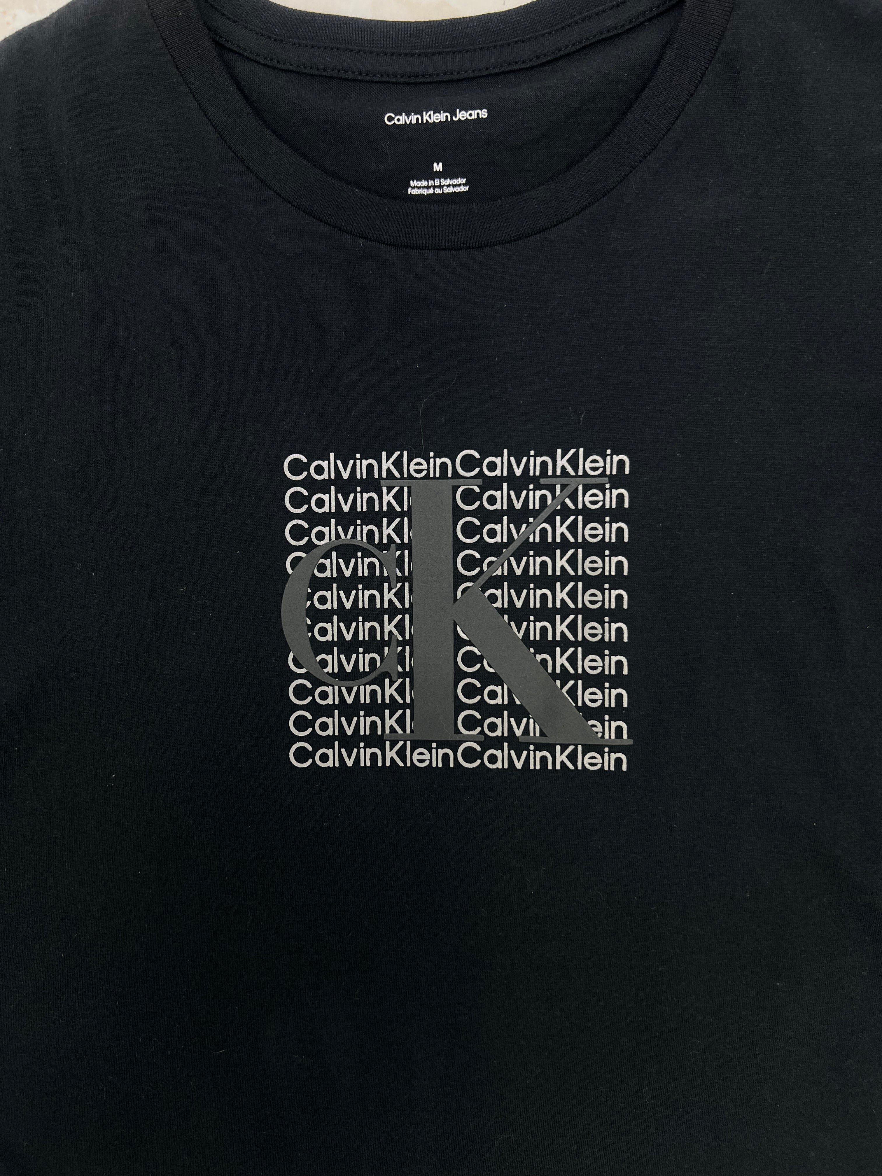 Polera Calvin Klein C/logo Multi logo ‘Negro´