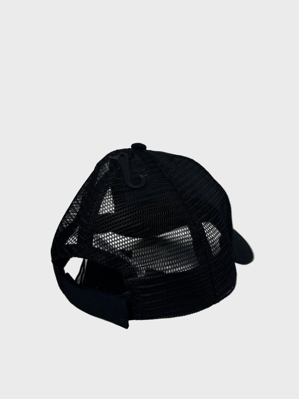 Gorra Guess c/malla ‘Negro’