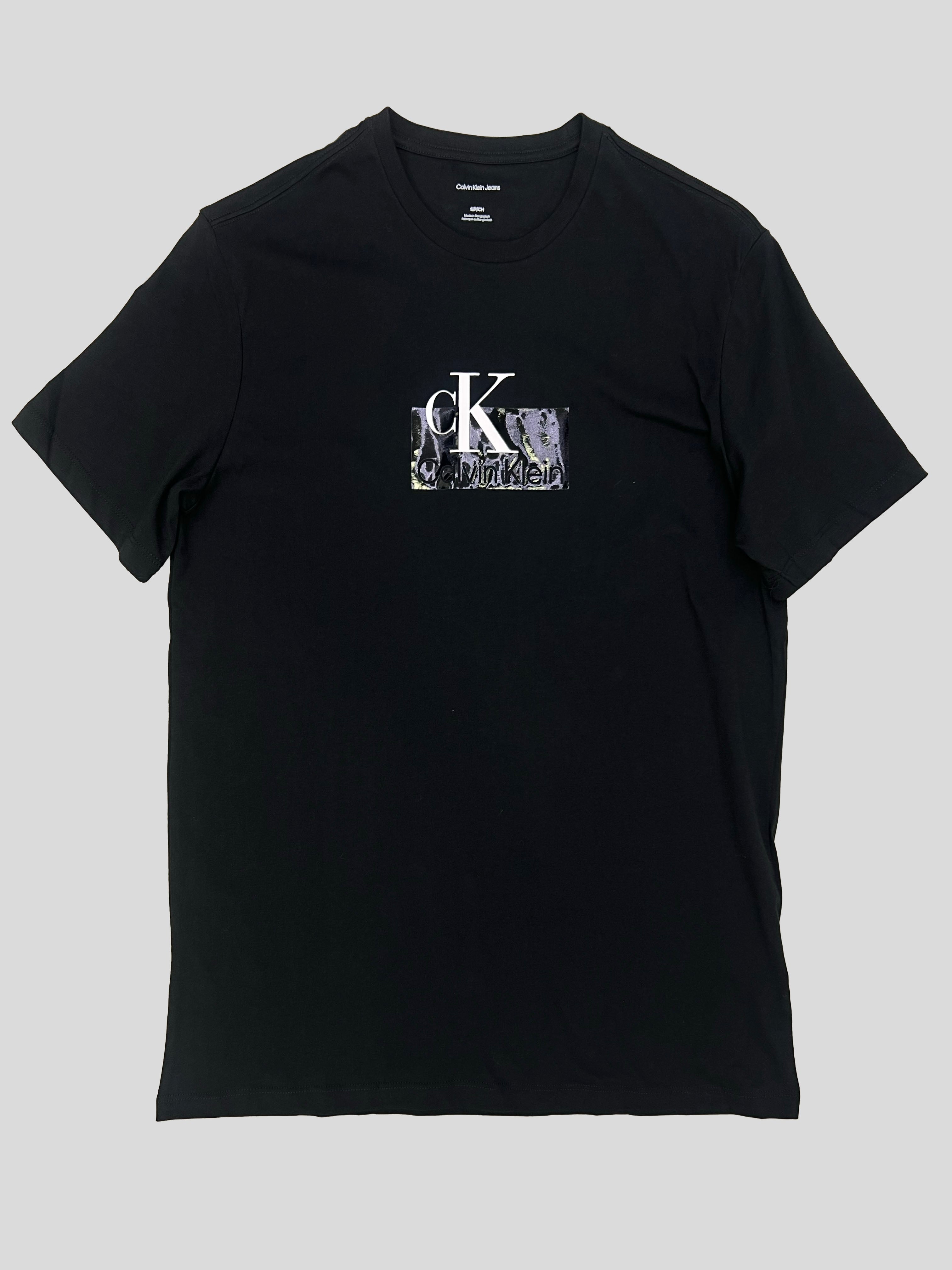 Polera Calvin Klein Logo blanco C/ negro ‘Negro’