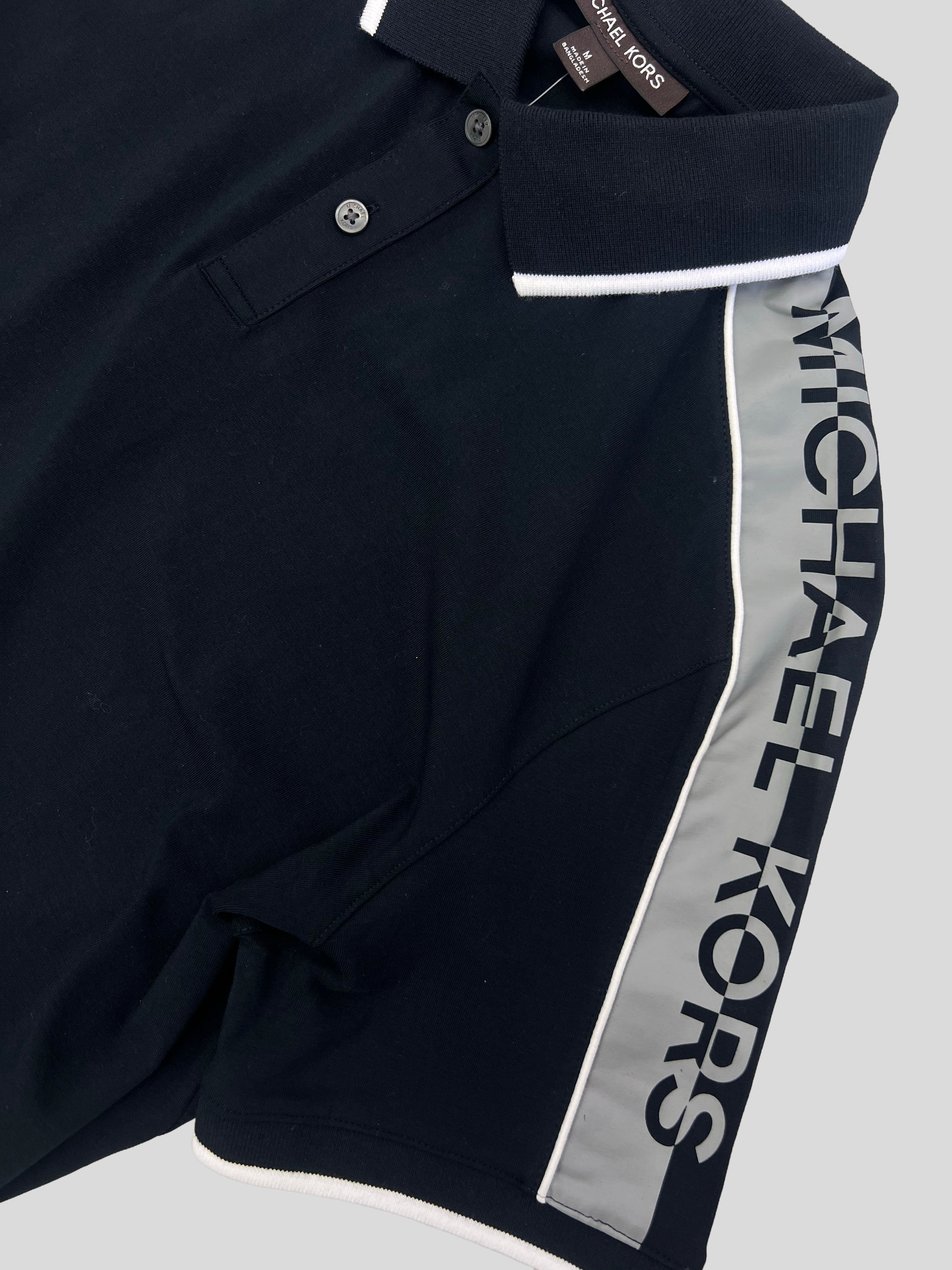 Polera Polo Michael Kors logo en hombros  ‘Negra’