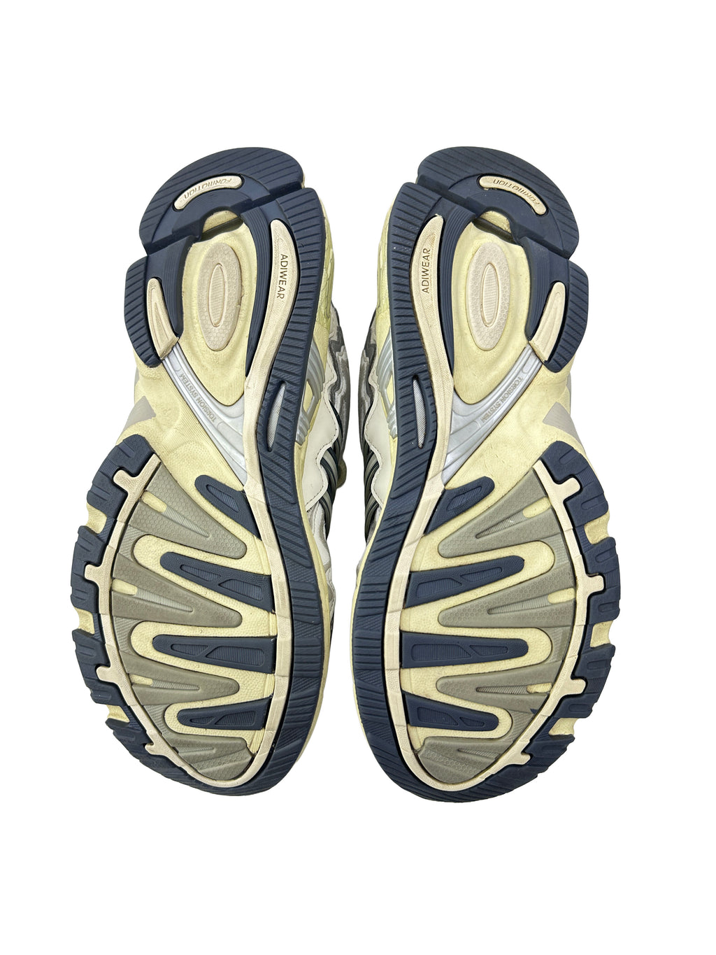 Zapatilla Adidas Response CL X Bad Bunny  Cream (usada)