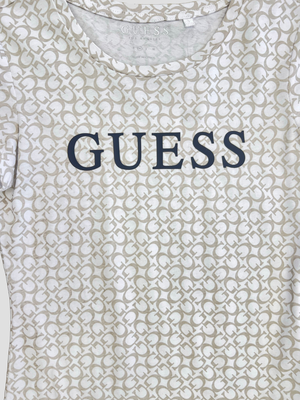 Polera Guess monogram Logo negro rubber ‘blanca’