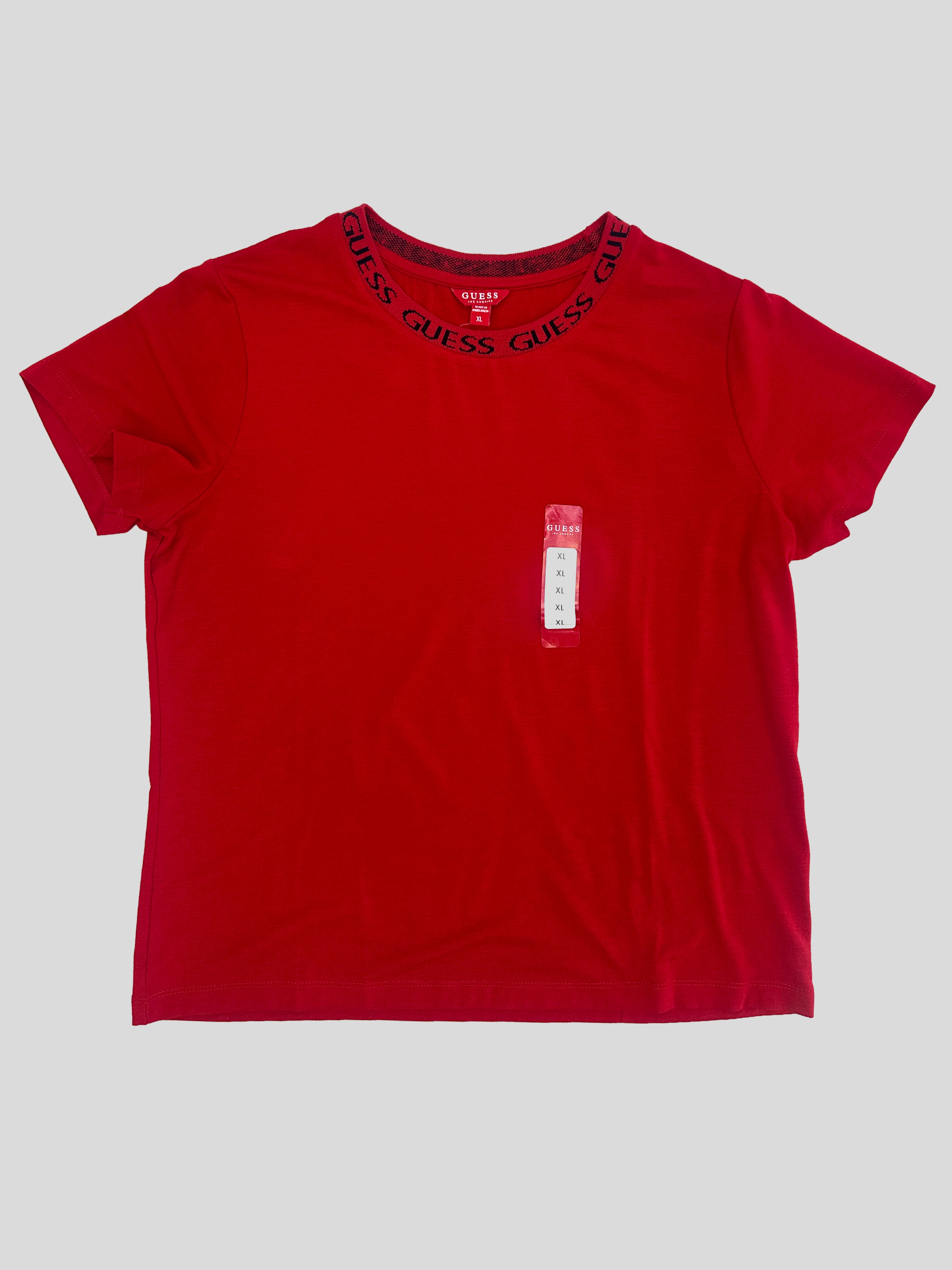 Polera Guess Logo en Cuello ‘Rojo’