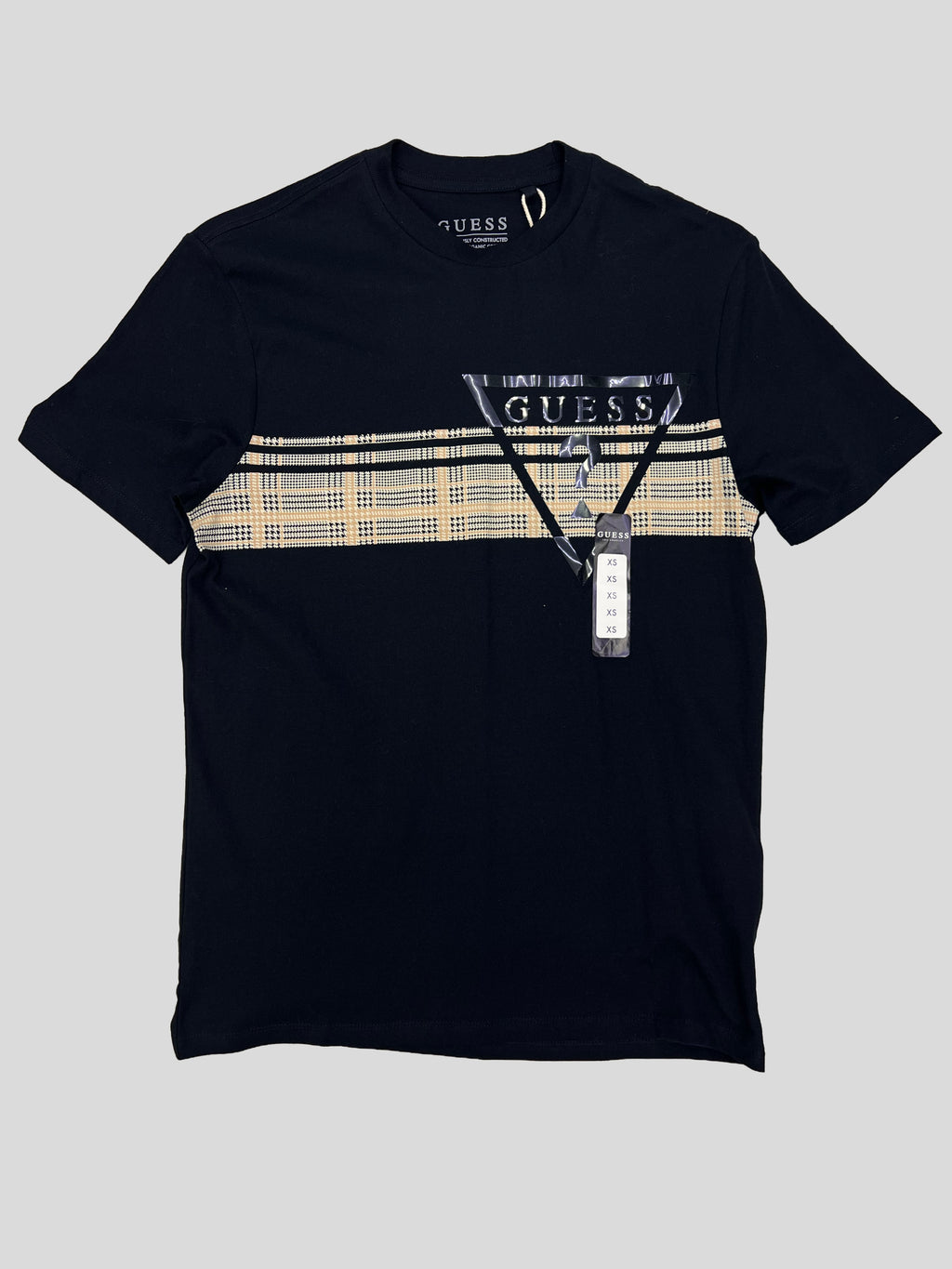 Polera Guess? C/estampado cuadrille en centro ‘Negra’