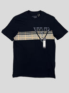 Polera Guess? C/estampado cuadrille en centro ‘Negra’