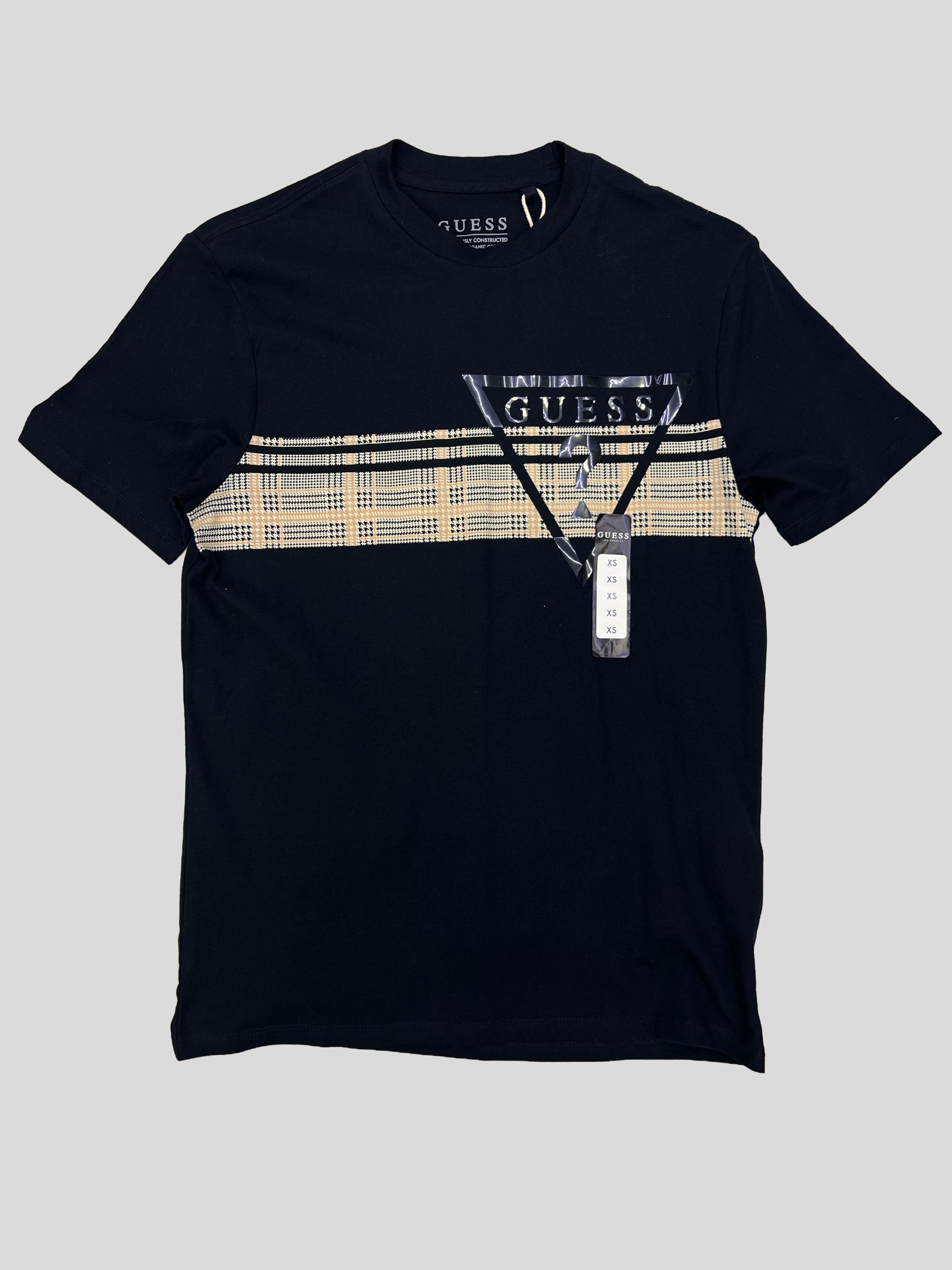 Polera Guess? C/estampado cuadrille en centro ‘Negra’
