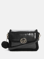 Bolso Crossbody Guess sherpa ‘Black Leather’