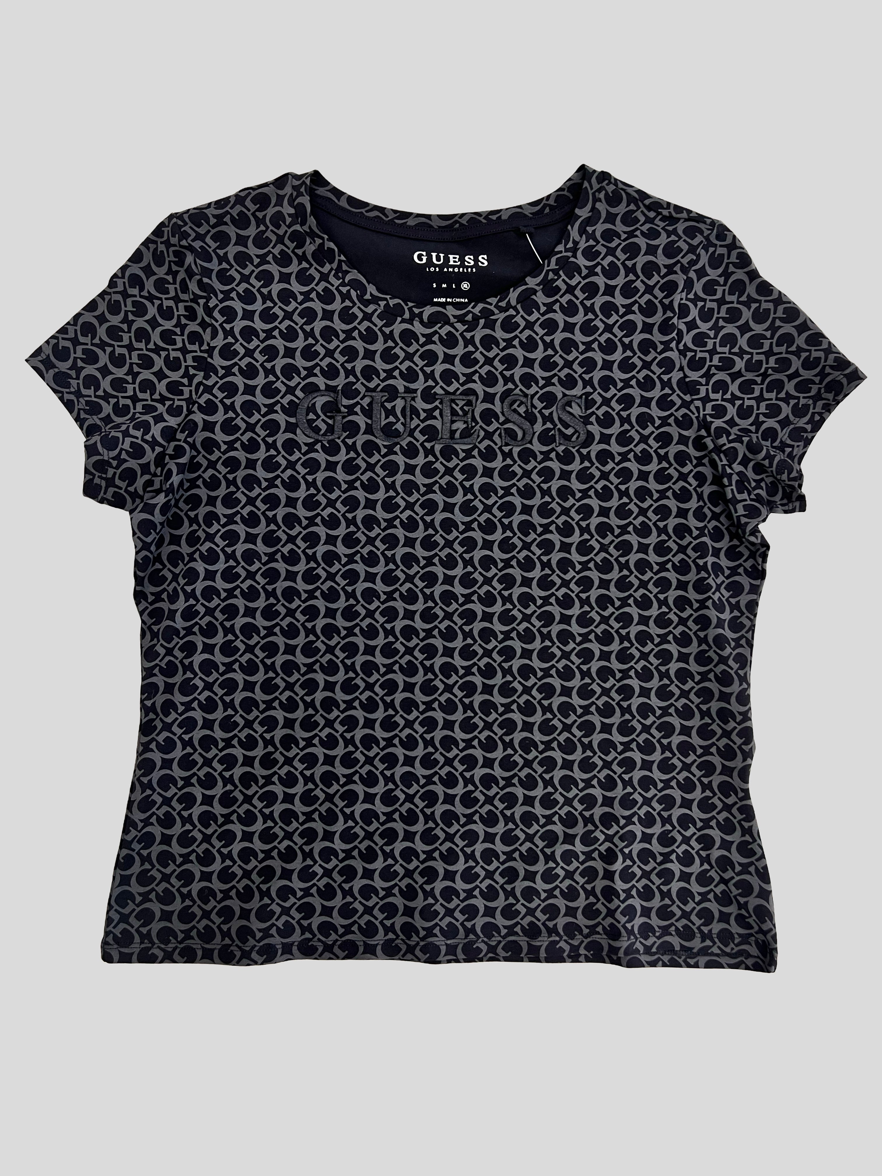 Polera Guess monogram Logo bordado ‘Negra’
