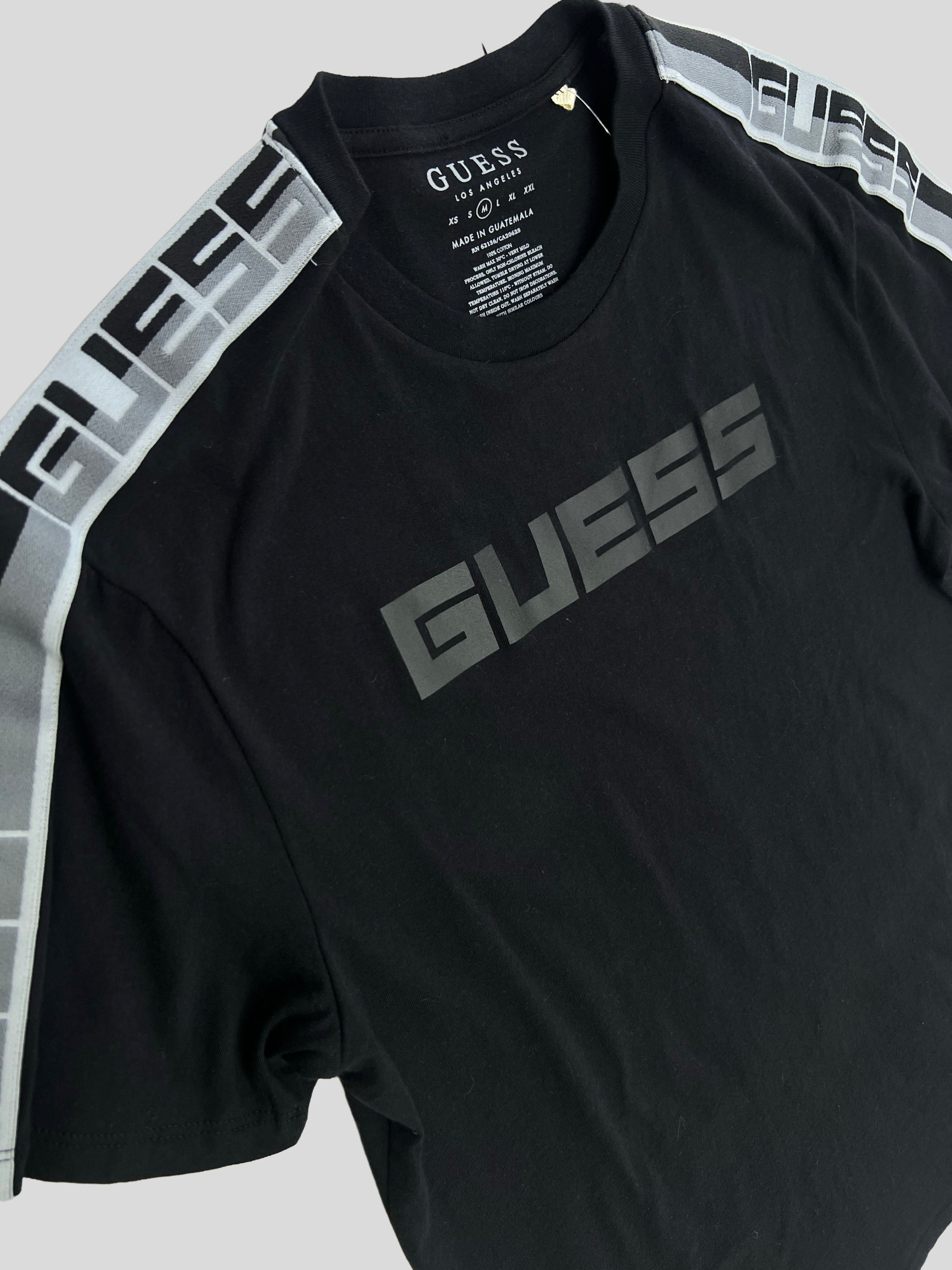 Polera Guess Logo estampado, cinta Gris/Negro Hombro ‘Negra’