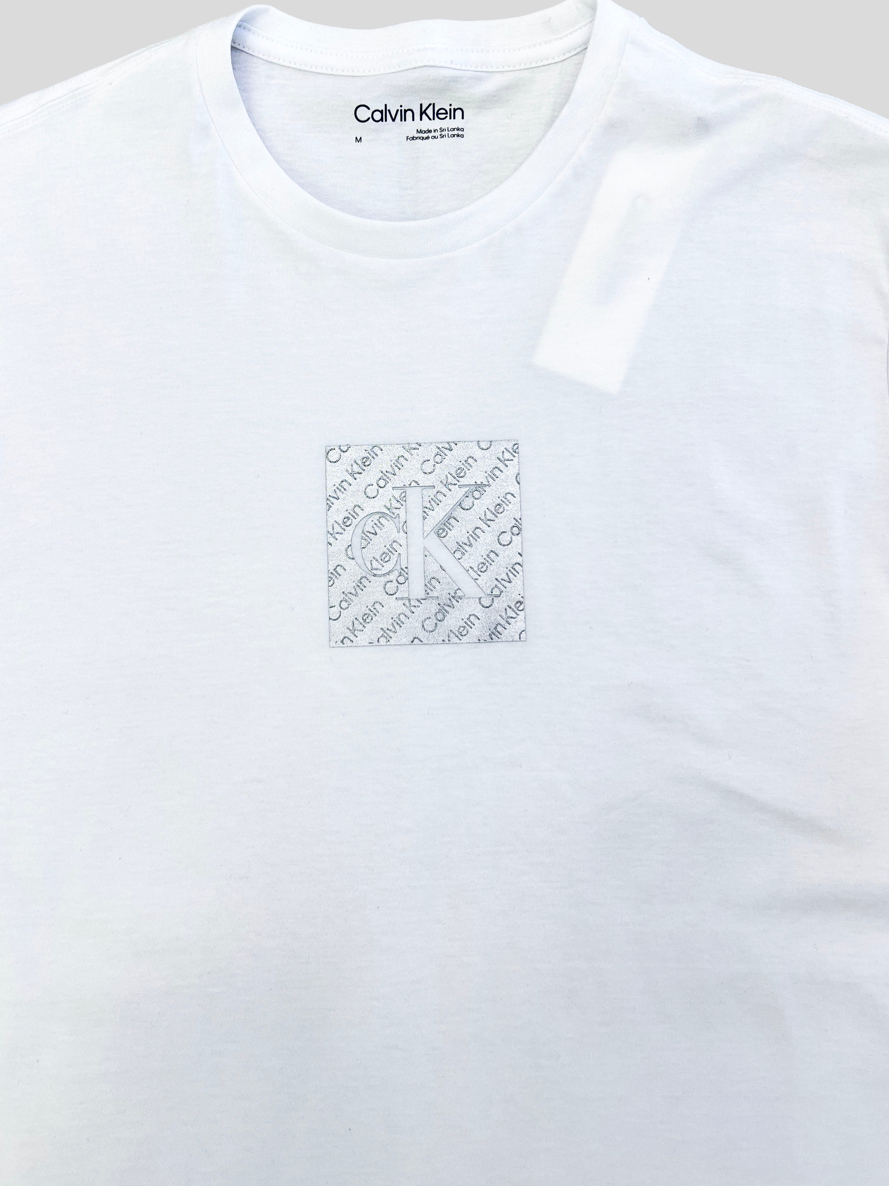 Polera Calvin Klein Logo cm plateado ‘blanca’