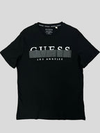 Polera Guess logo bordado  Franja Negra  ‘Negra’