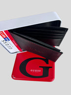 Billetera Guess c/texture Logo rojo costuras ‘Negra’