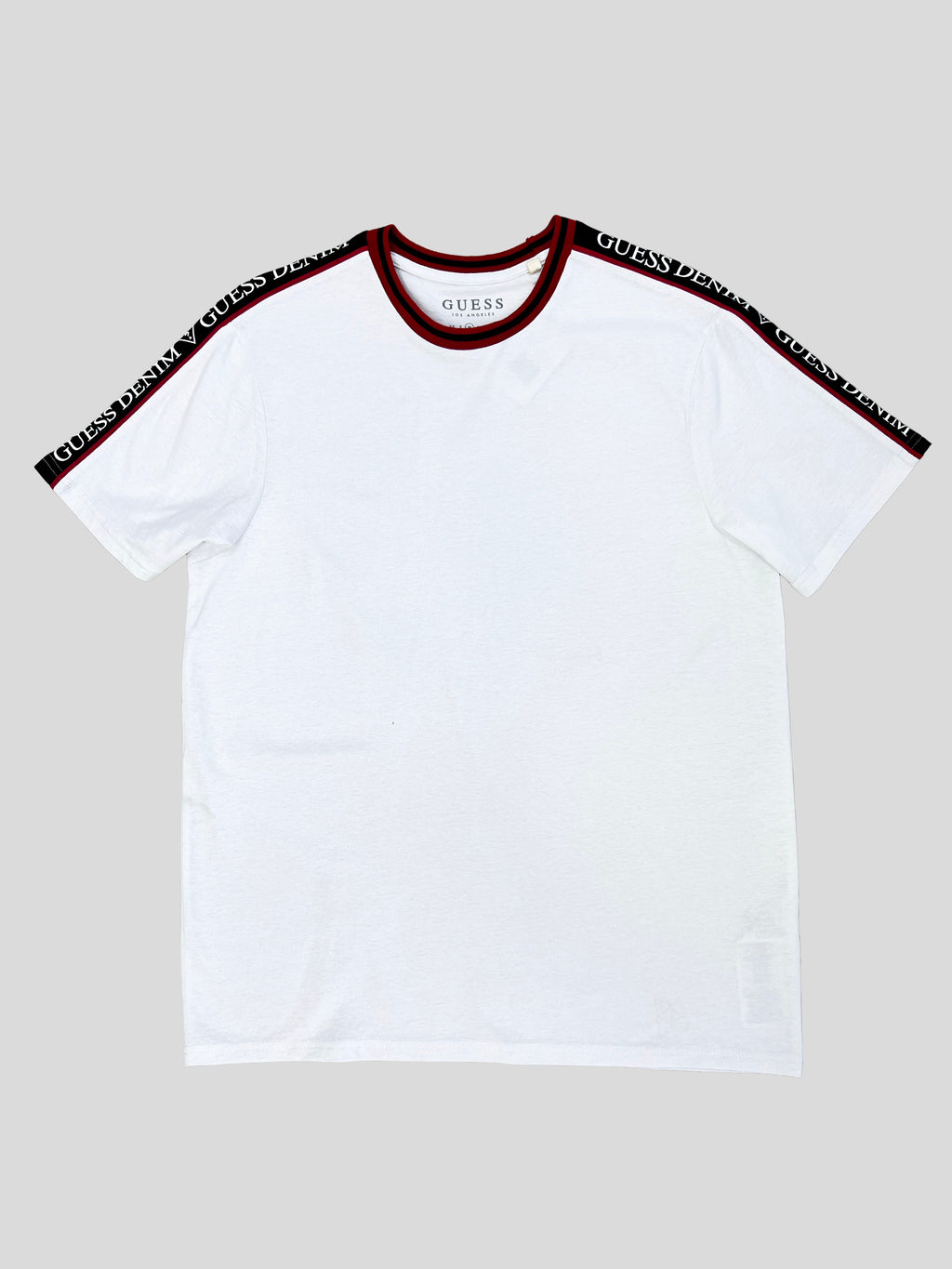Polera Guess Denim? C/franja en manga y cuello  ‘Blanca/Rojo/Negro’