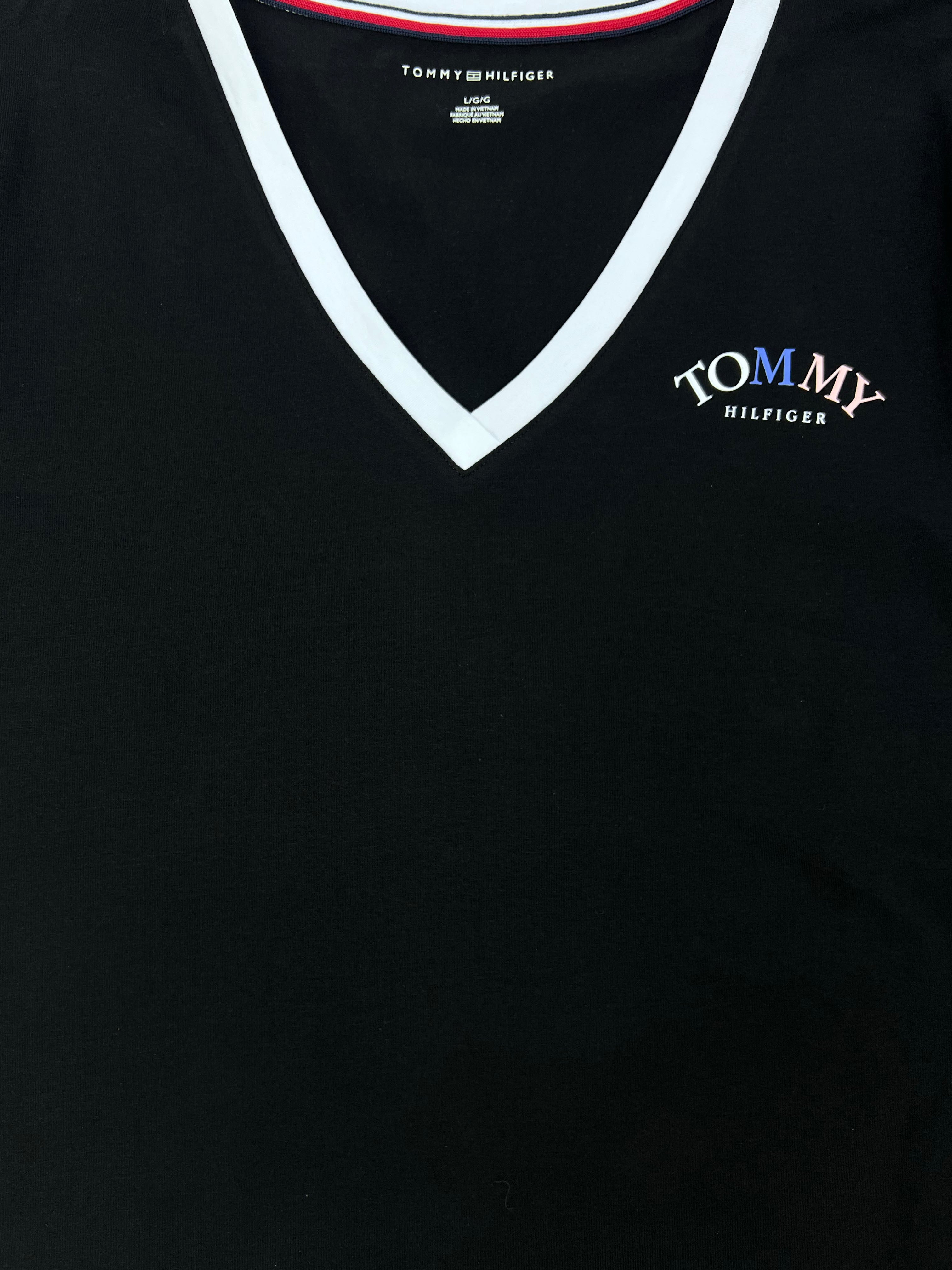 Polera Tommy Hilfiger C/logo multicolor ‘Negra’