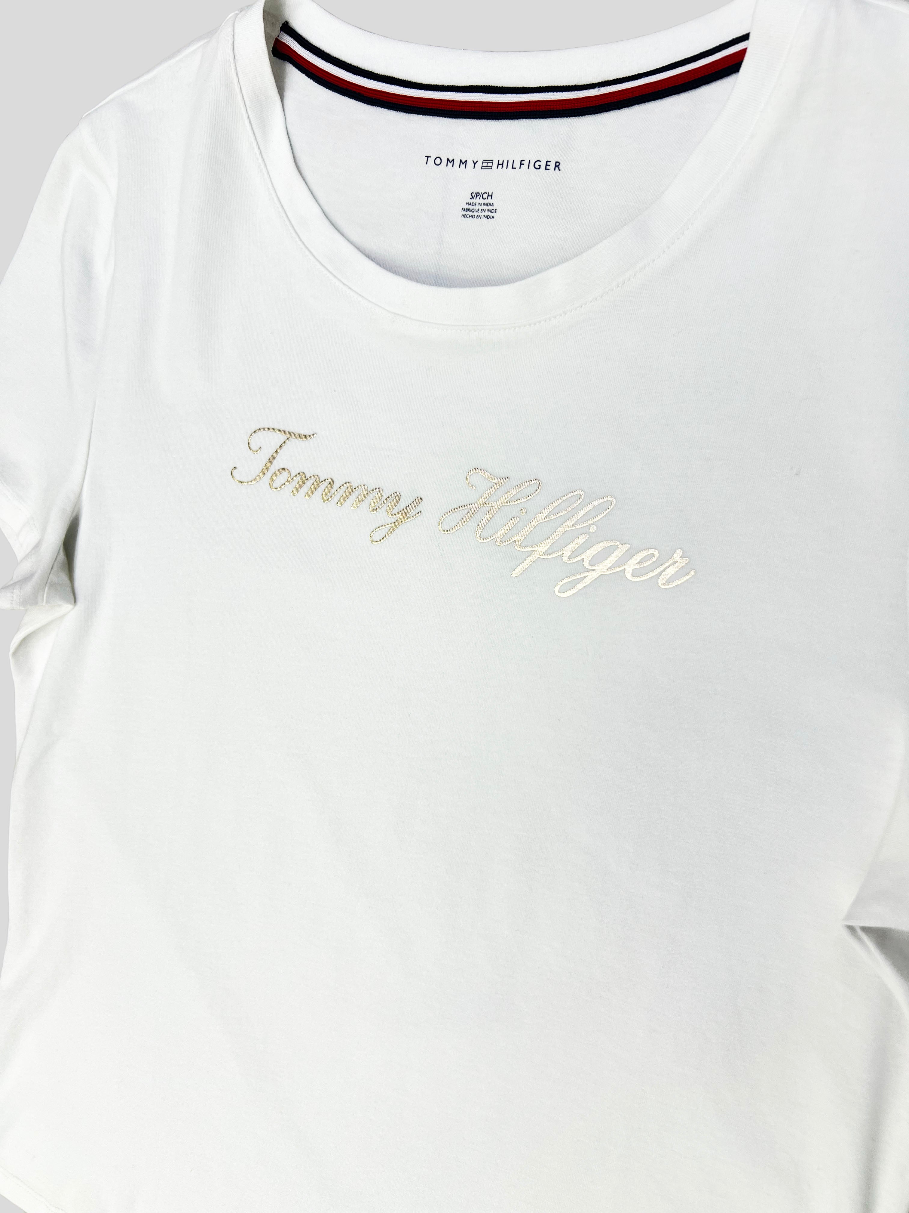 Polera Tommy Hilfiger Logo estampado dorado  ‘Blanca’