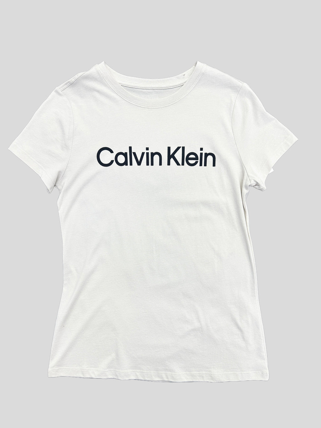 Polera Calvin Klein logo estampado suede ‘beige’
