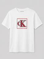 Polera Calvin Klein C/logo rojo cK rubber ‘Blanca’