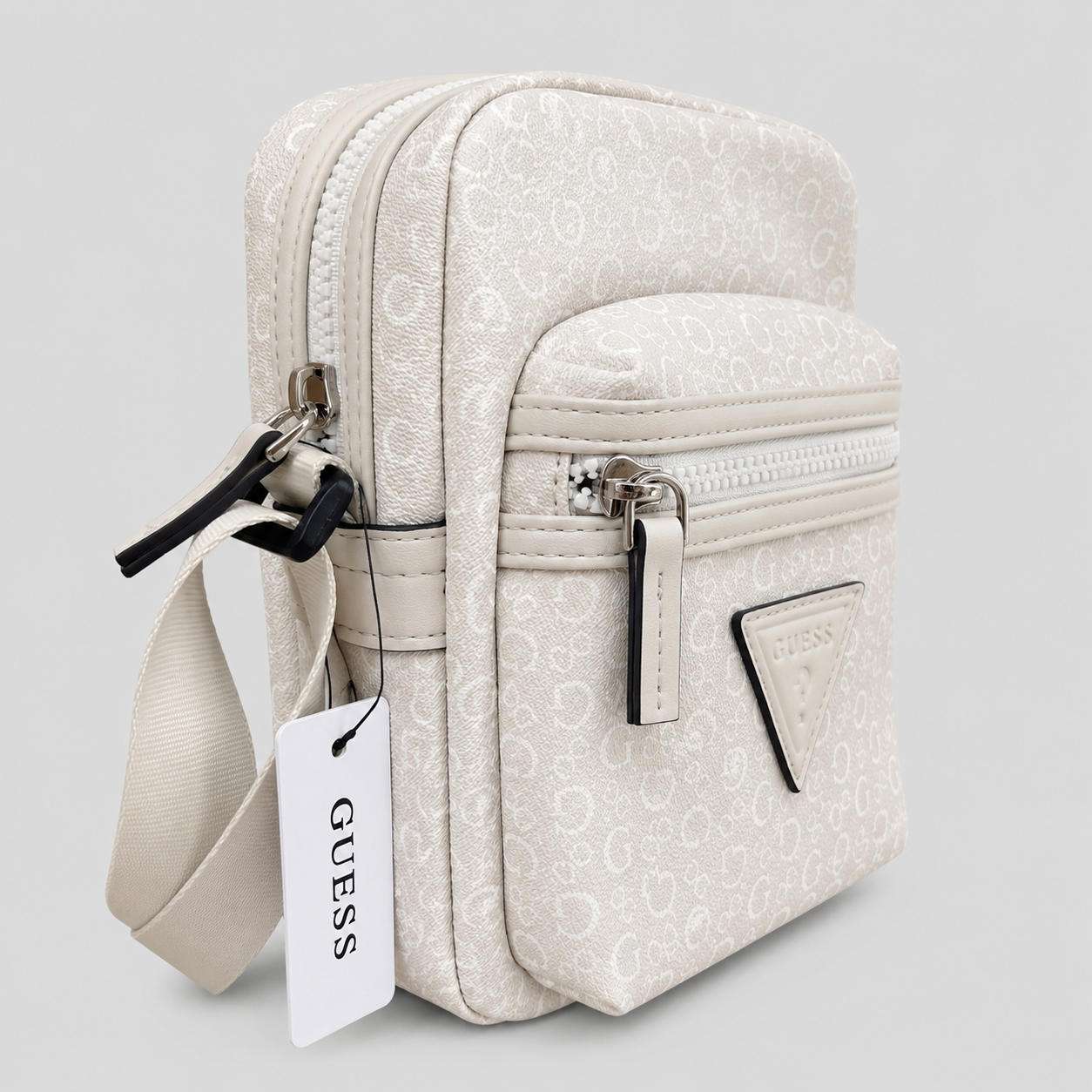 Bolso Crossbody Guess monograma G Logo Triangular Ecocuero  ‘ Beige claro’