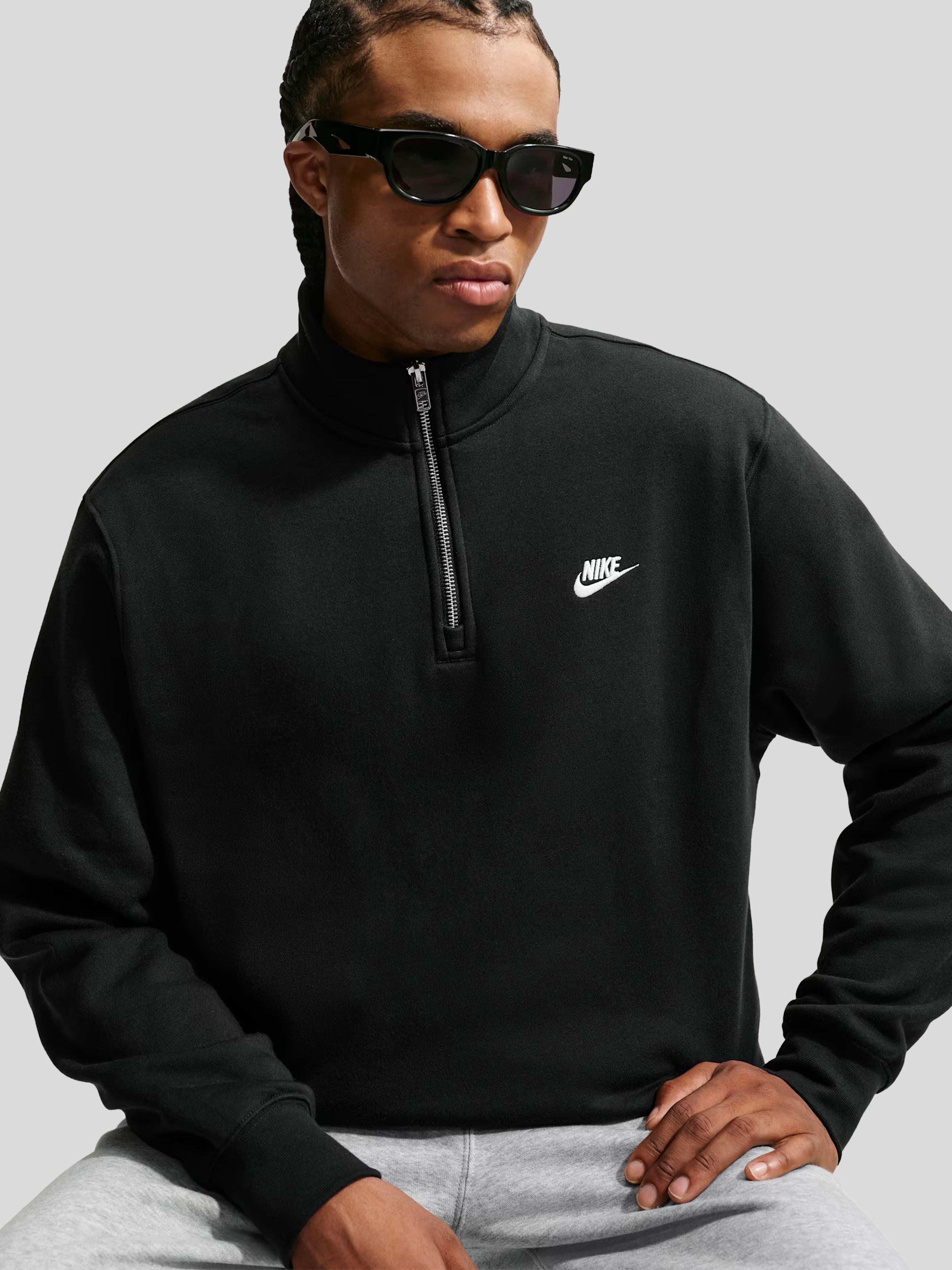 Poleron Nike Sportswear Club c/medio cierre ‘Negro'