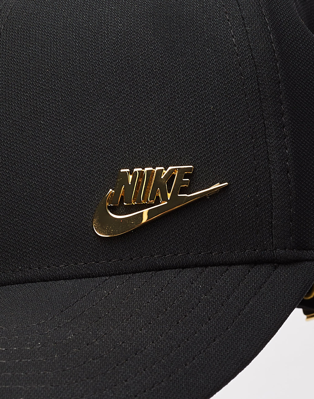 Gorra Nike NSW Logo dorado metallic ‘Negro’