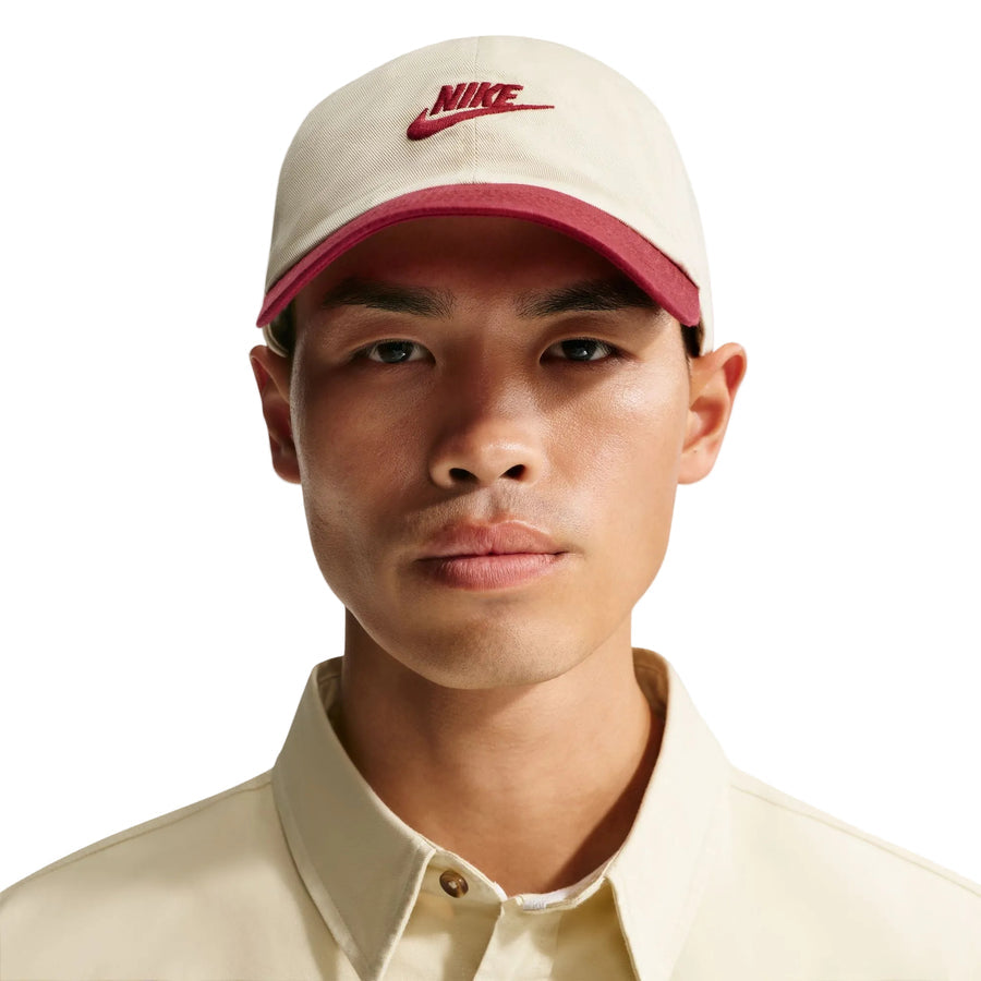 Gorra Nike futura club ‘beige/rojo carmesí’