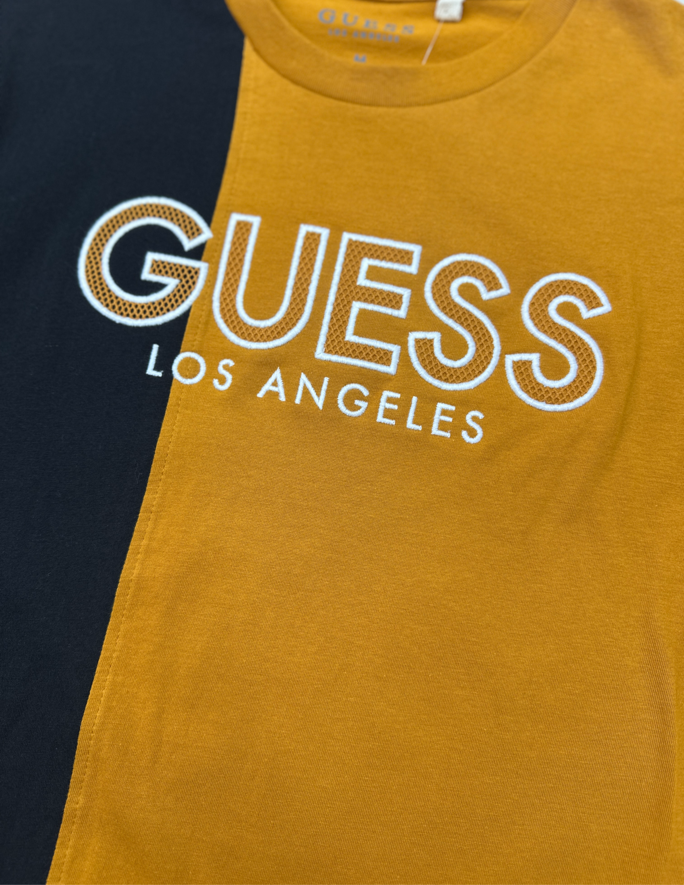 Polera Guess Bicolor Lo Bordado 'Negro/Amarillo'